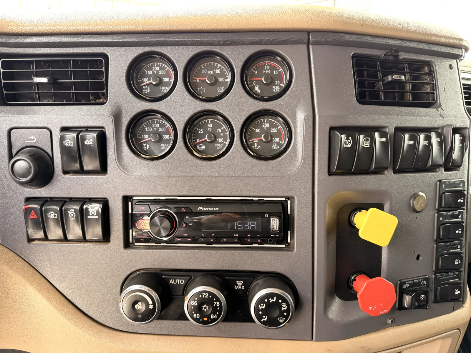 2016 Peterbilt 567 - image 19