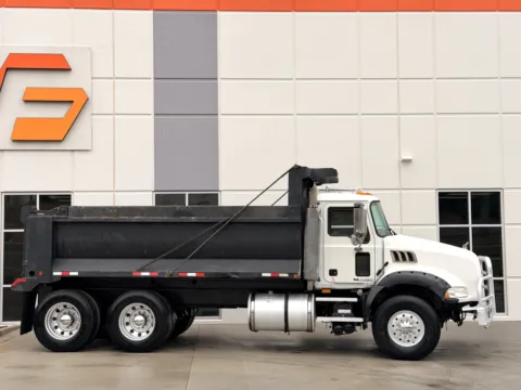 More photos of 2006 MACK CT713 at Forge Truck Centers - South Carolina, SC