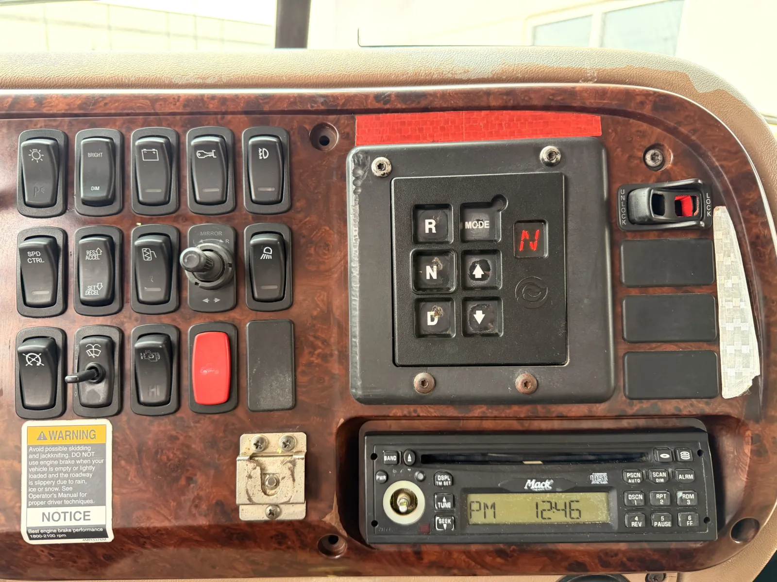 2006 Mack - image 19