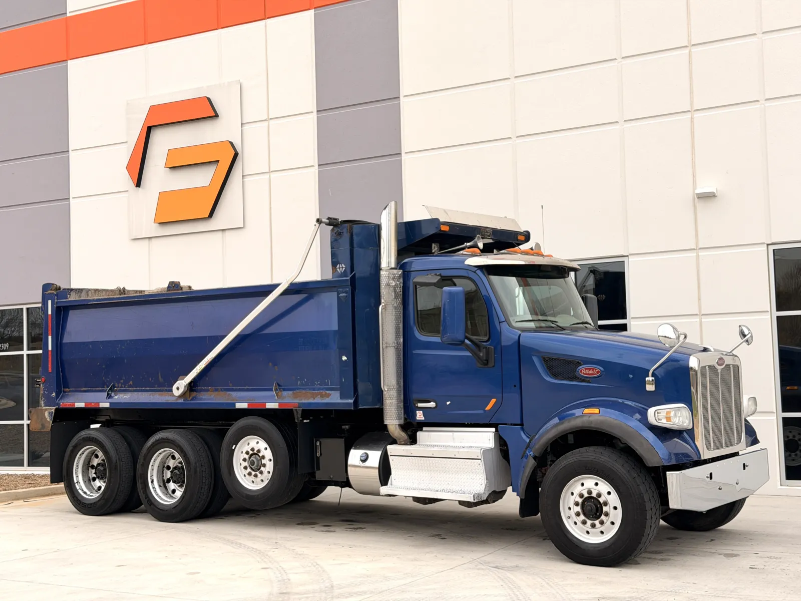2019 Peterbilt 567 - image 2