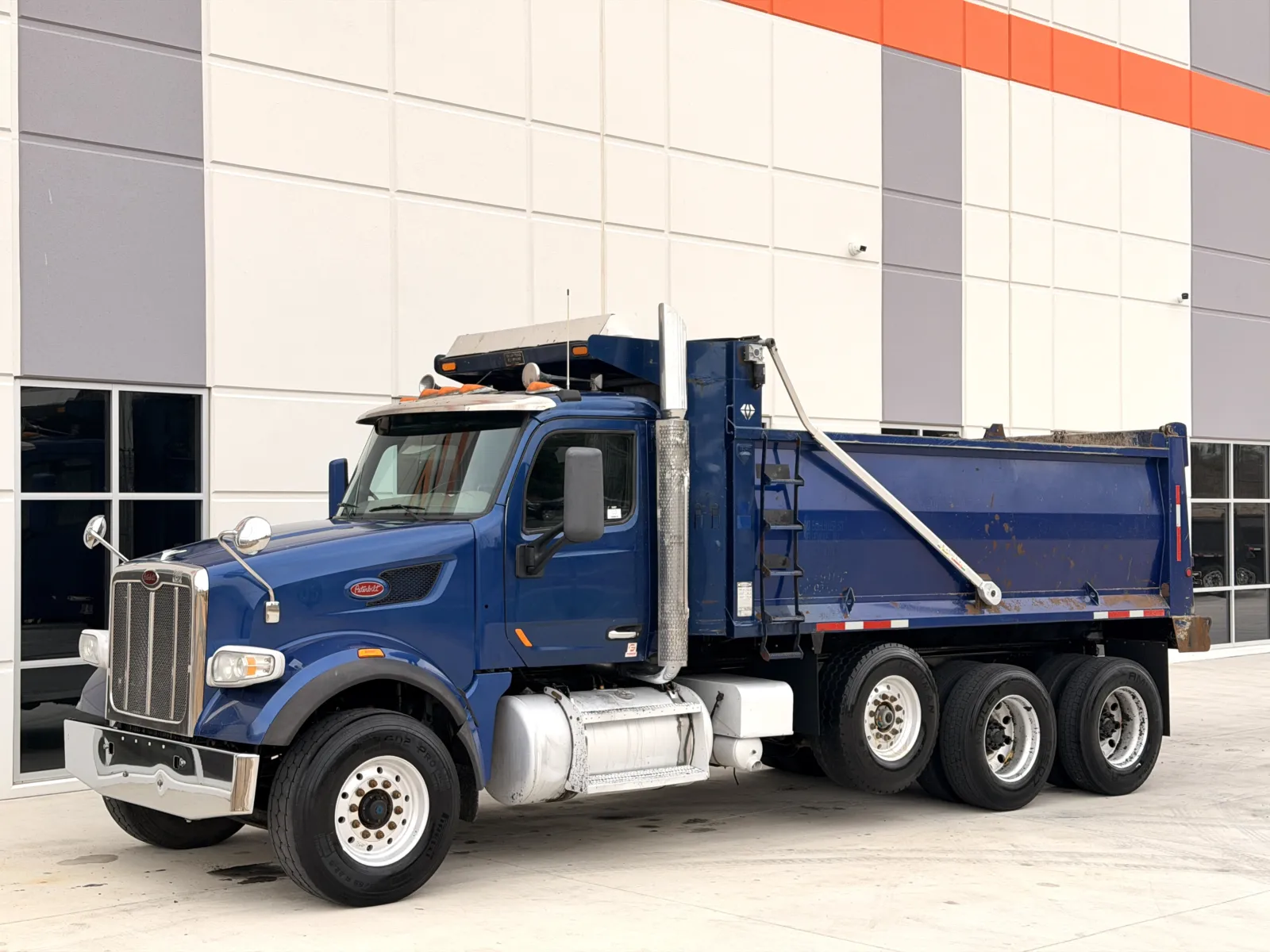 2019 Peterbilt 567 - image 3