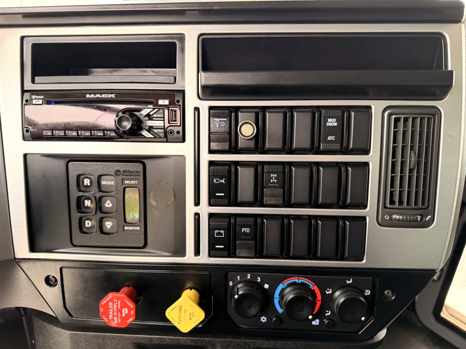 2021 Mack - image 19
