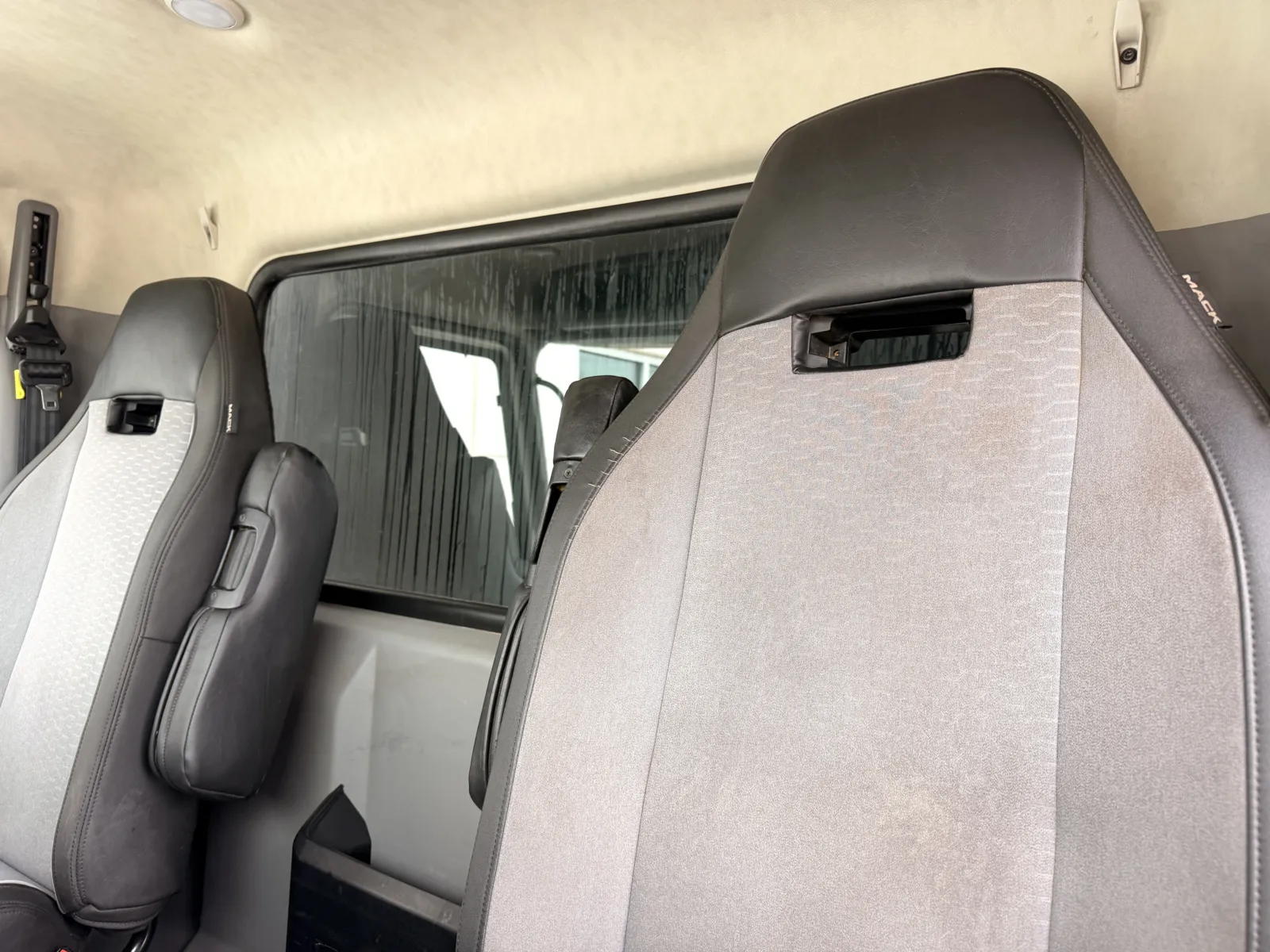 2021 Mack - image 21