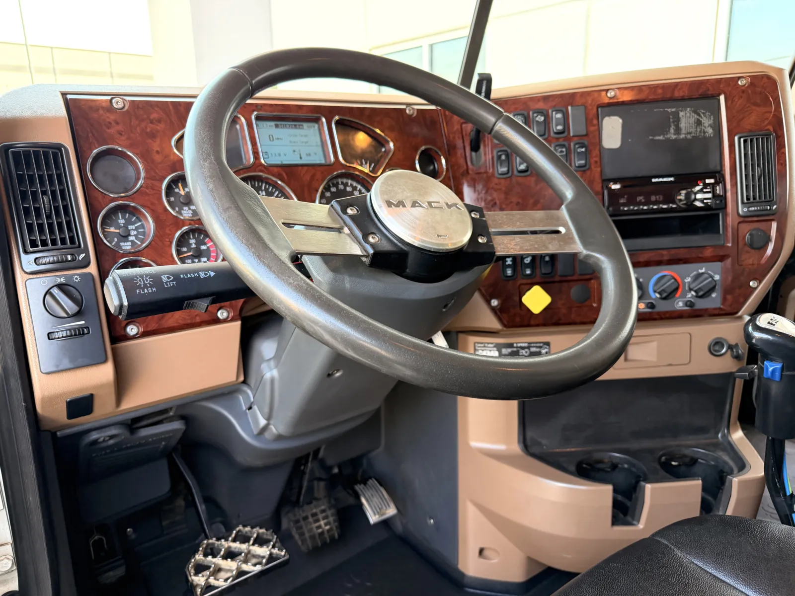 2017 Mack - image 15