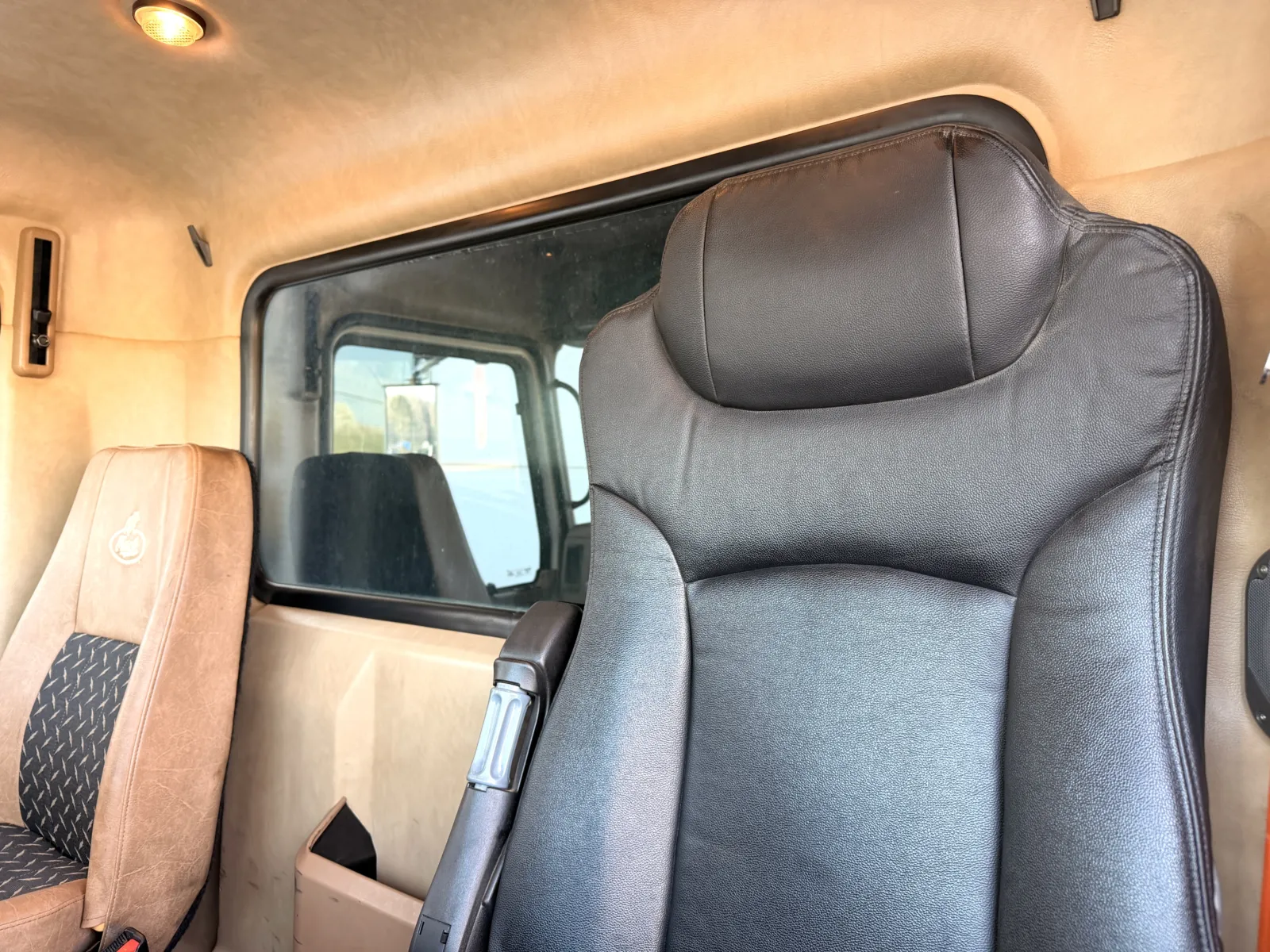 2017 Mack - image 20