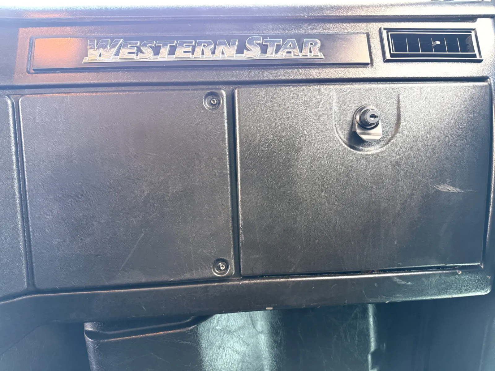 2018 Western Star 4900 - image 19