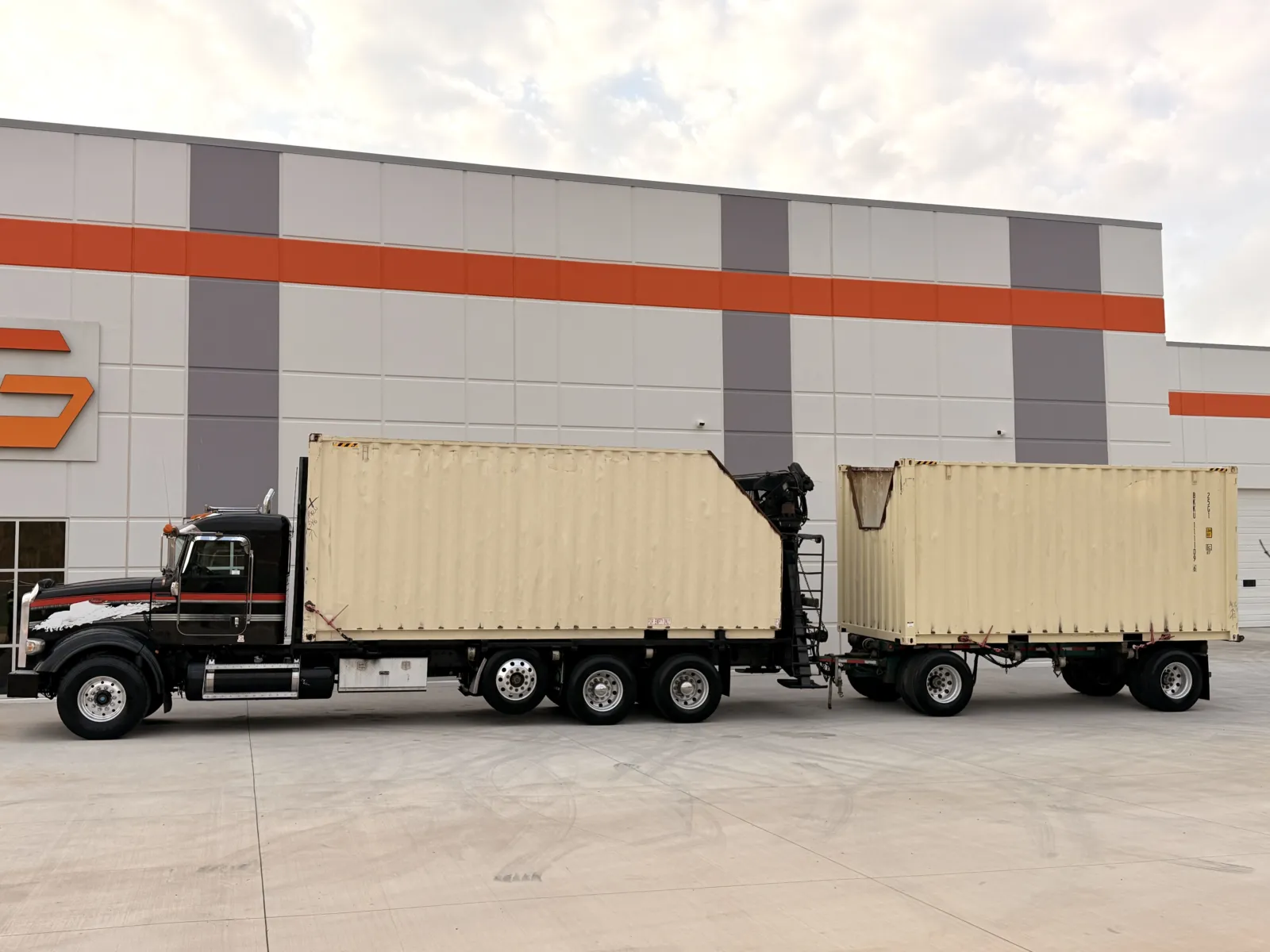 2013 Peterbilt 389 - image 4