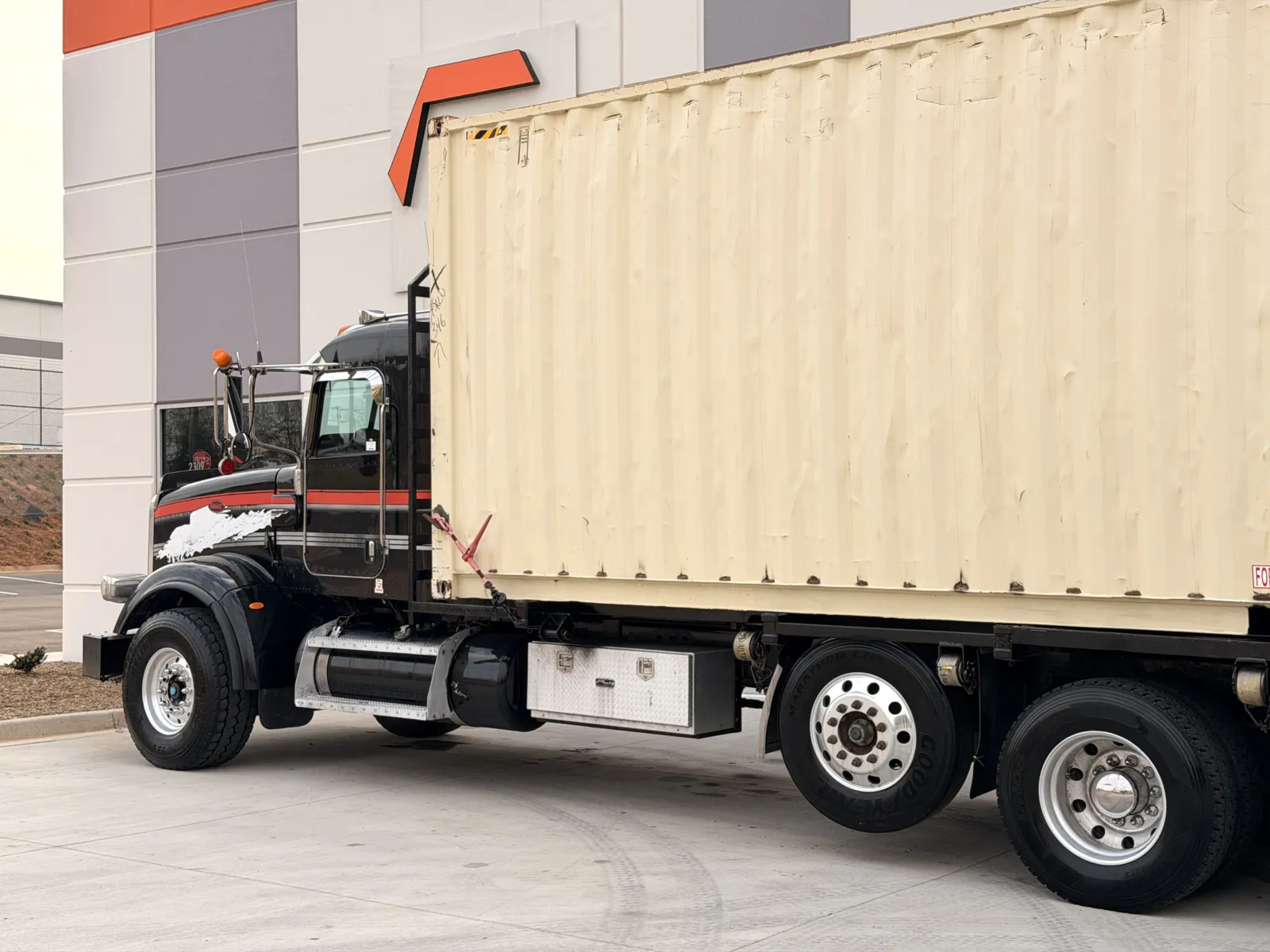 2013 Peterbilt 389 - image 8