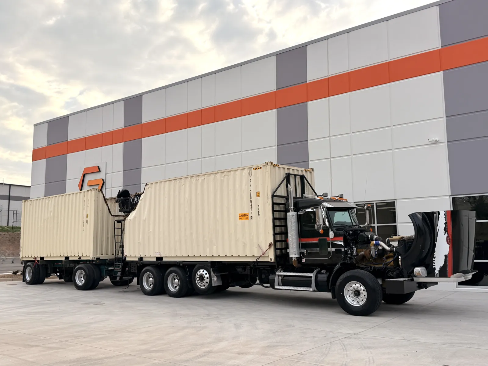 2013 Peterbilt 389 - image 9