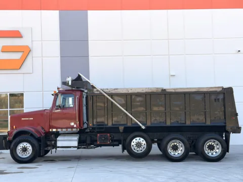 More photos of 2004 WESTERN STAR 4900 at Forge Truck Centers - South Carolina, SC