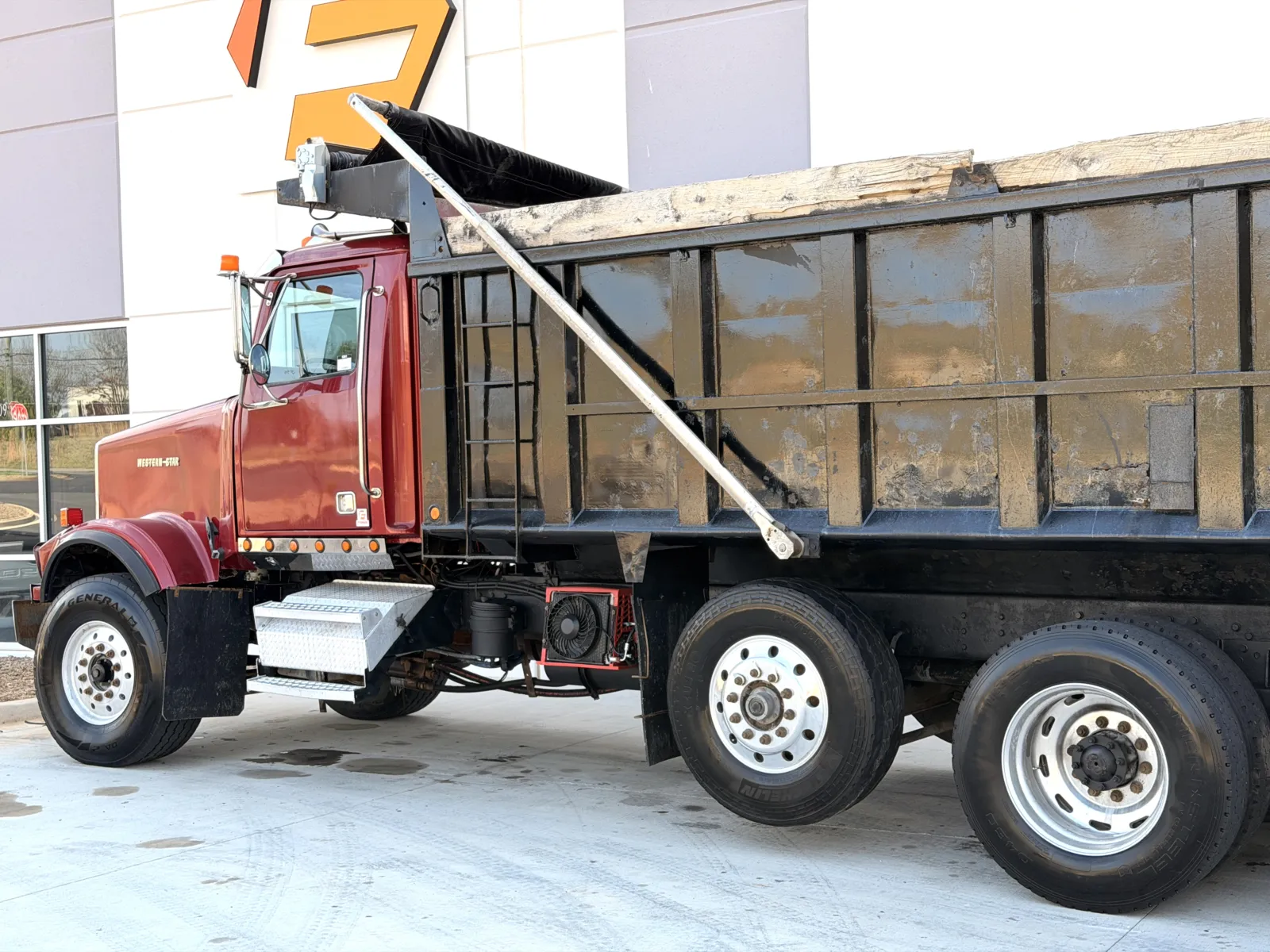 2004 Western Star 4900 - image 9