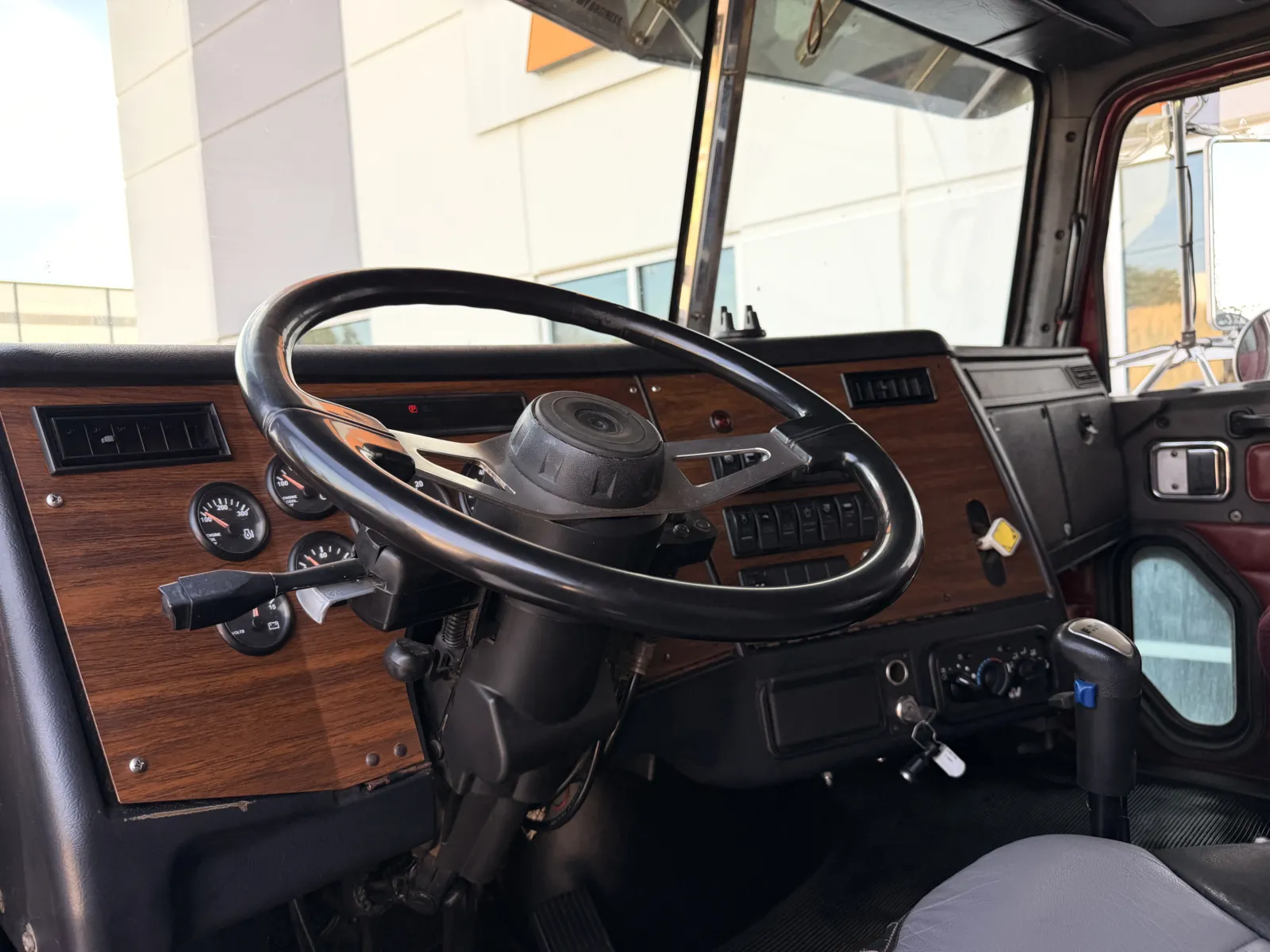 2004 Western Star 4900 - image 16