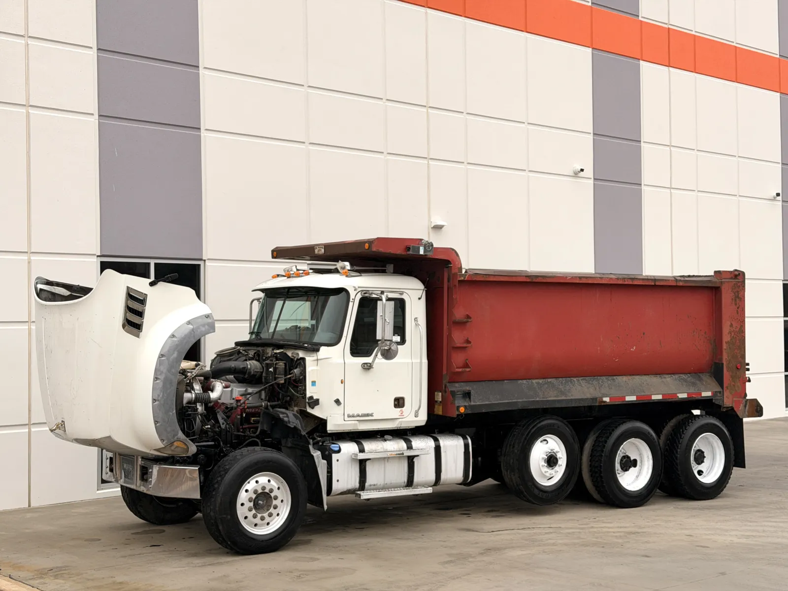 2011 Mack - image 11