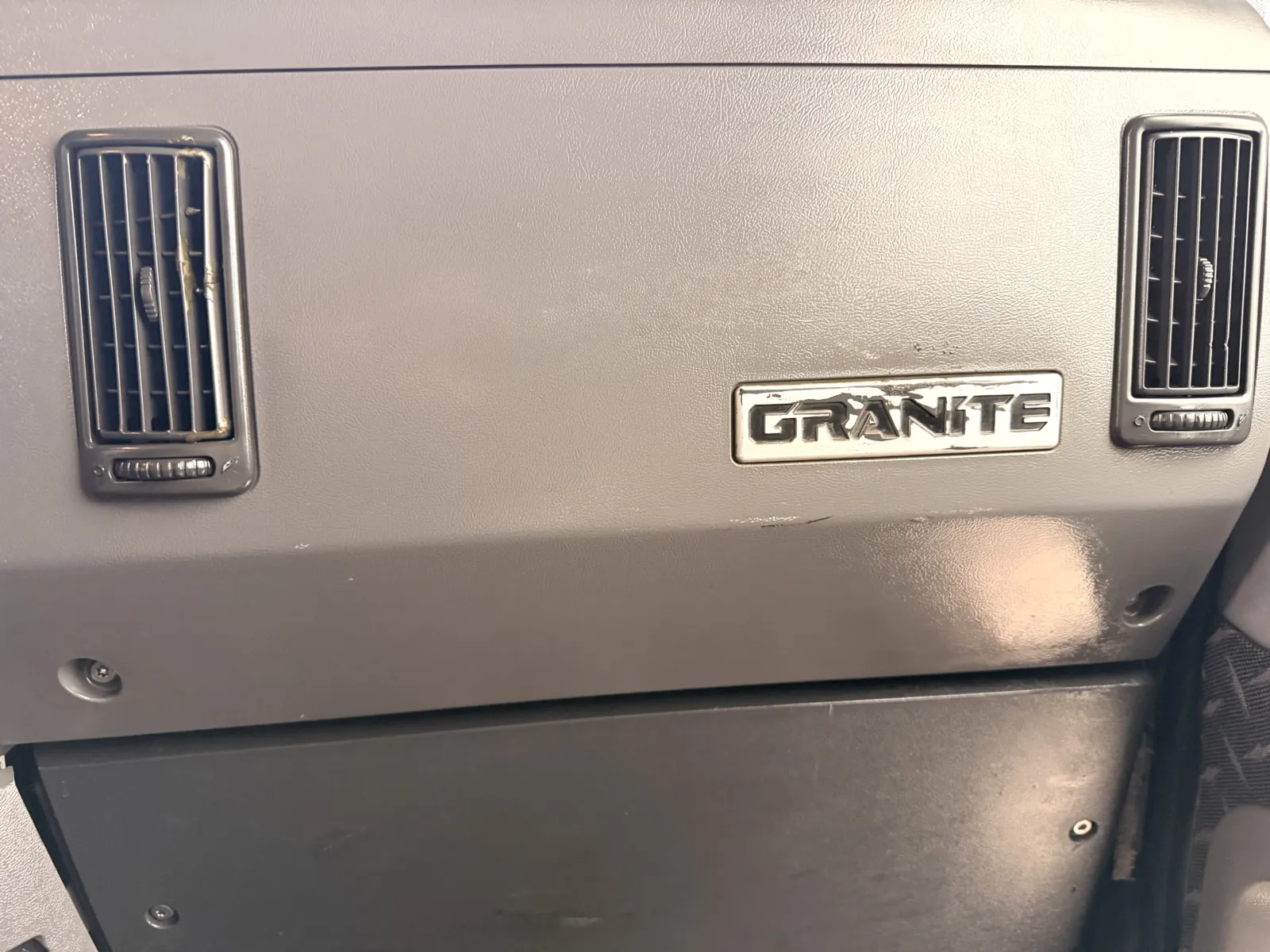 2011 Mack - image 20