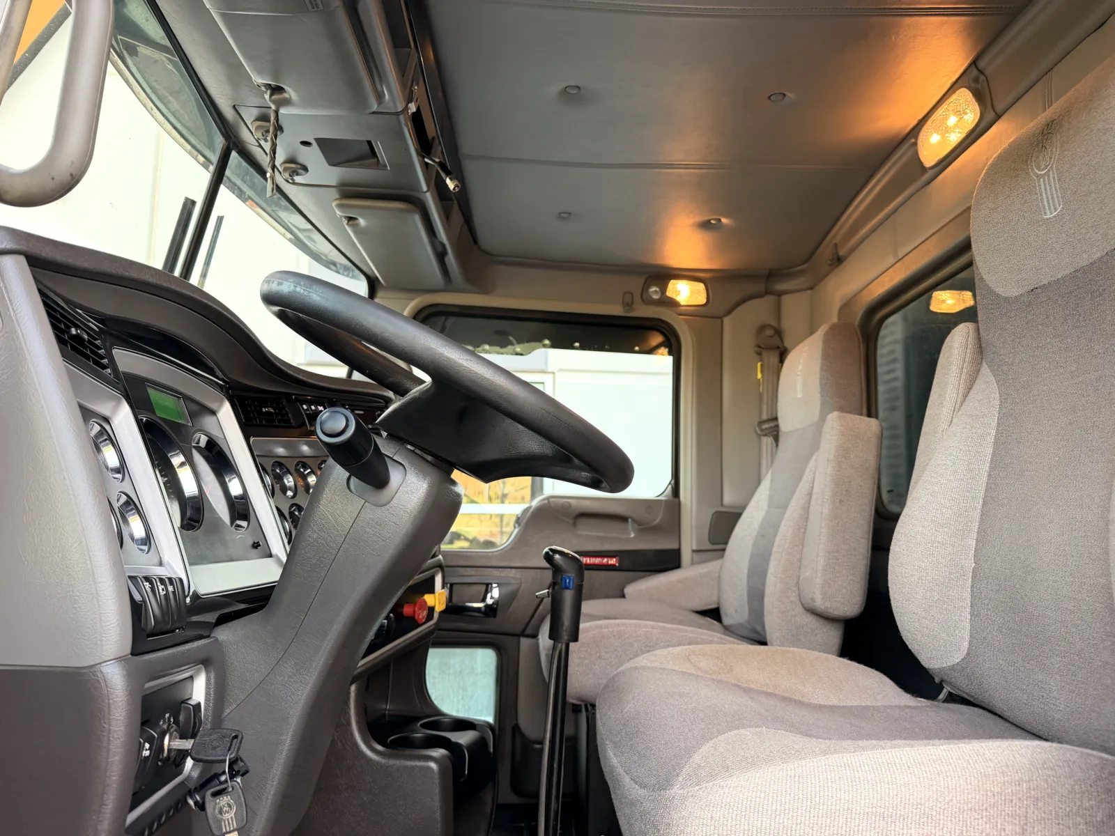 2021 Kenworth W900 - image 15