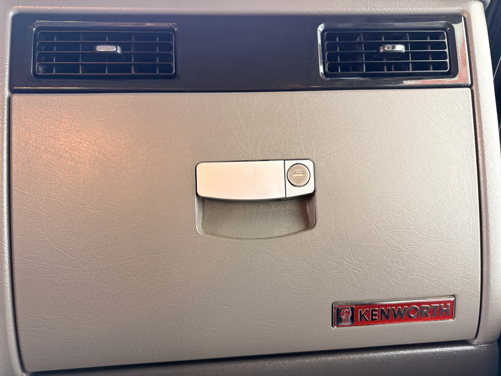 2021 Kenworth W900 - image 20