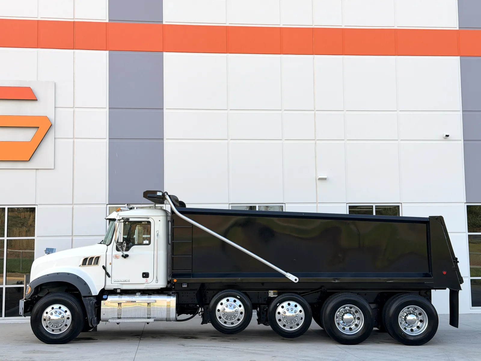 2015 Mack - image 5