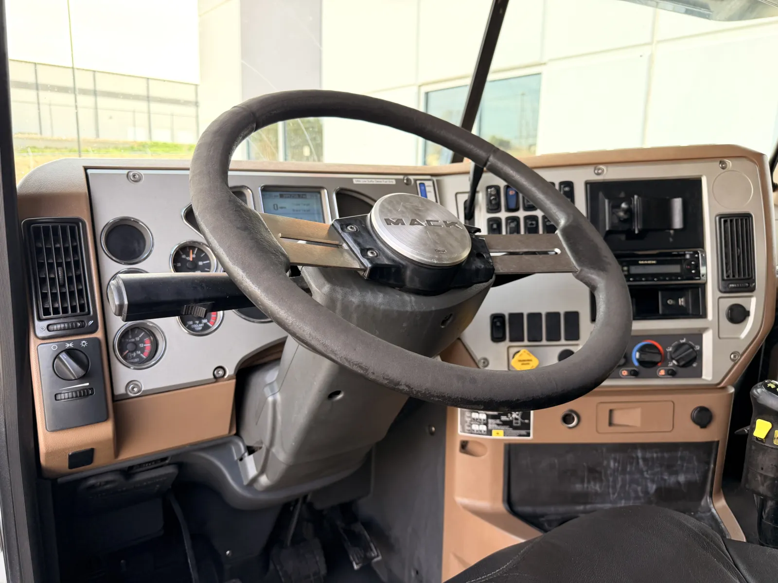 2015 Mack - image 16