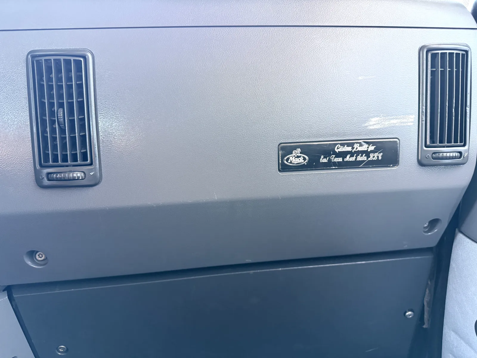 2012 Mack - image 20