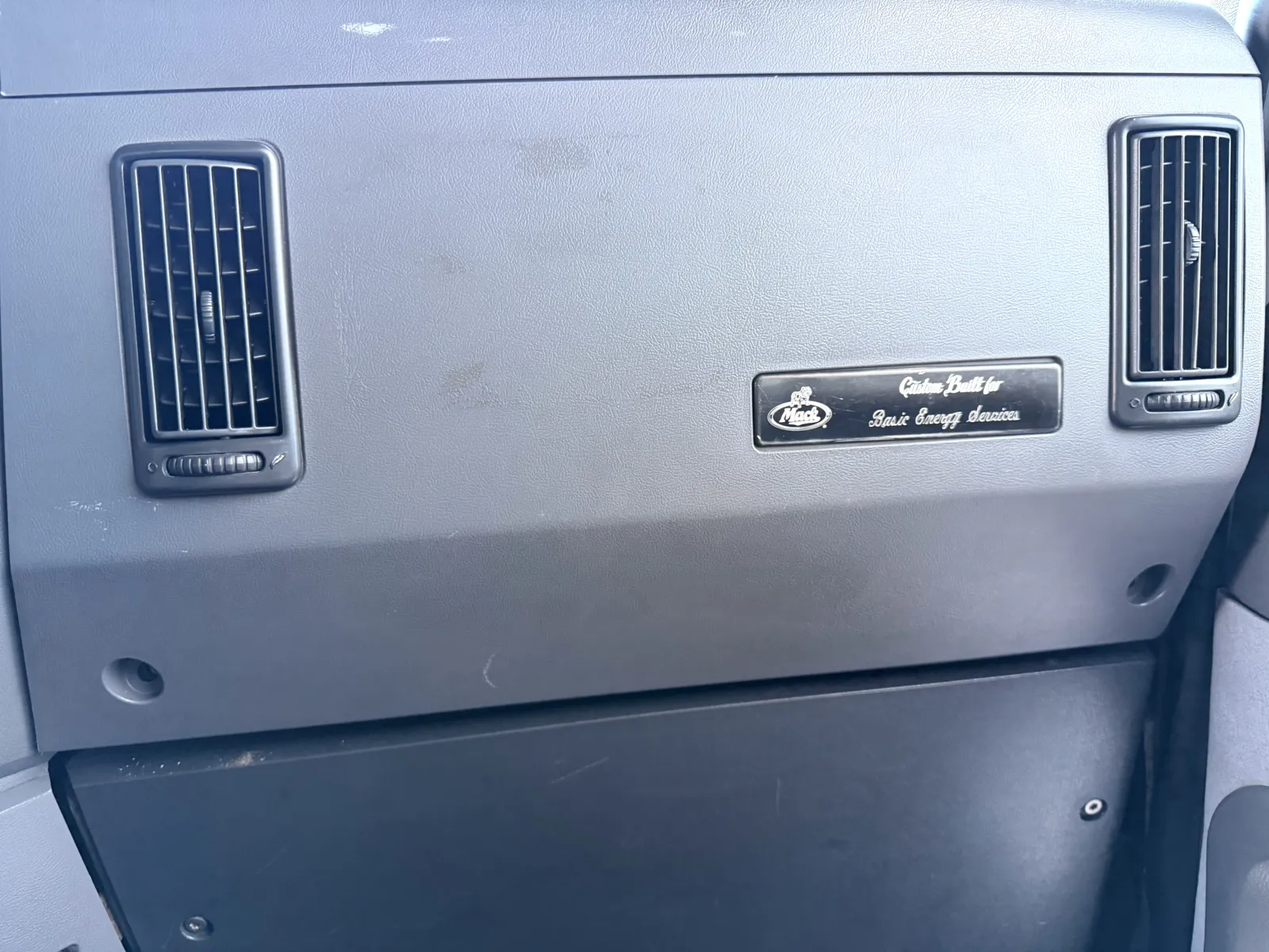 2013 Mack - image 20