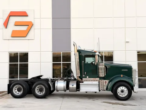 Another view of 2018 KENWORTH W900 for sale in Greer, SC at Forge Truck Centers - South Carolina
