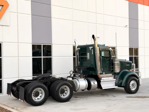More photos of 2018 KENWORTH W900 at Forge Truck Centers - South Carolina, SC