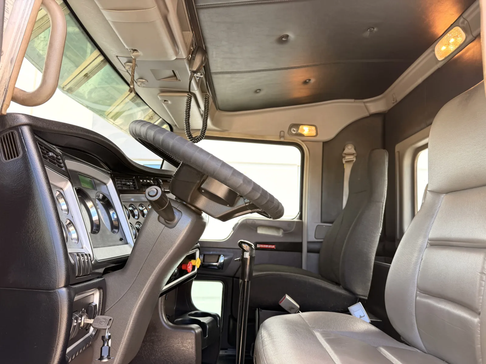2018 Kenworth W900 - image 14