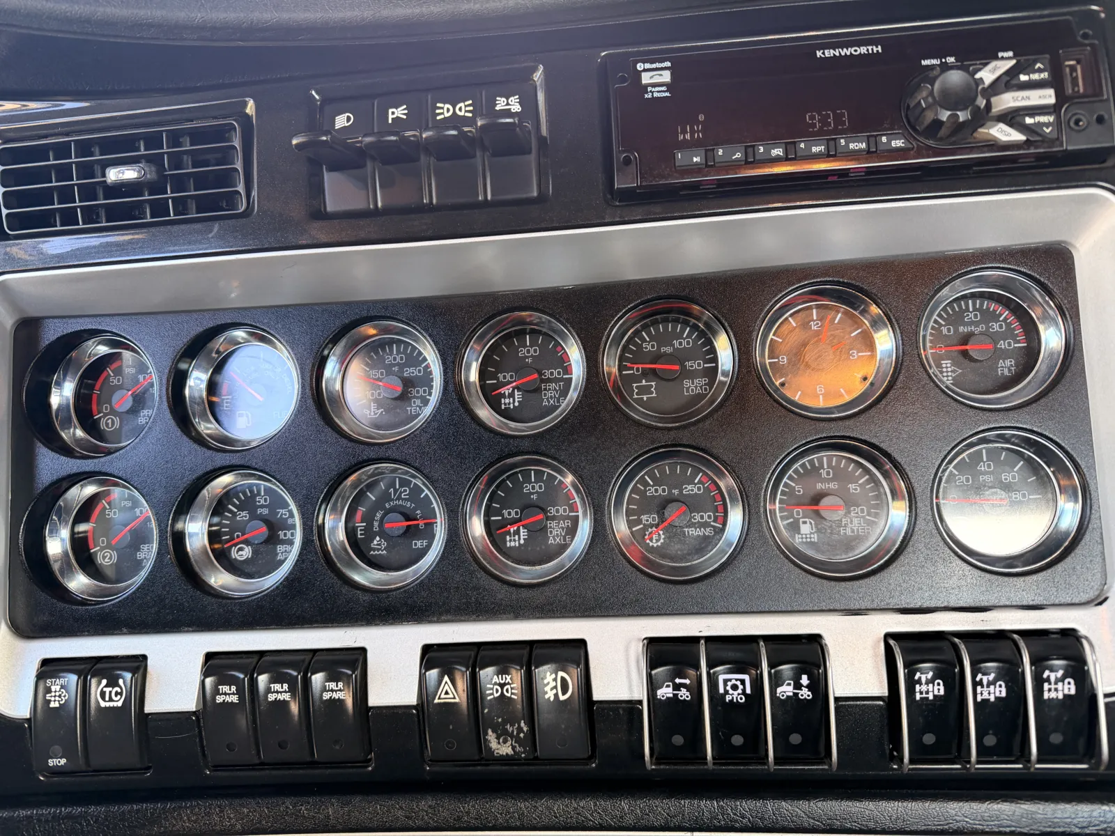 2018 Kenworth W900 - image 18