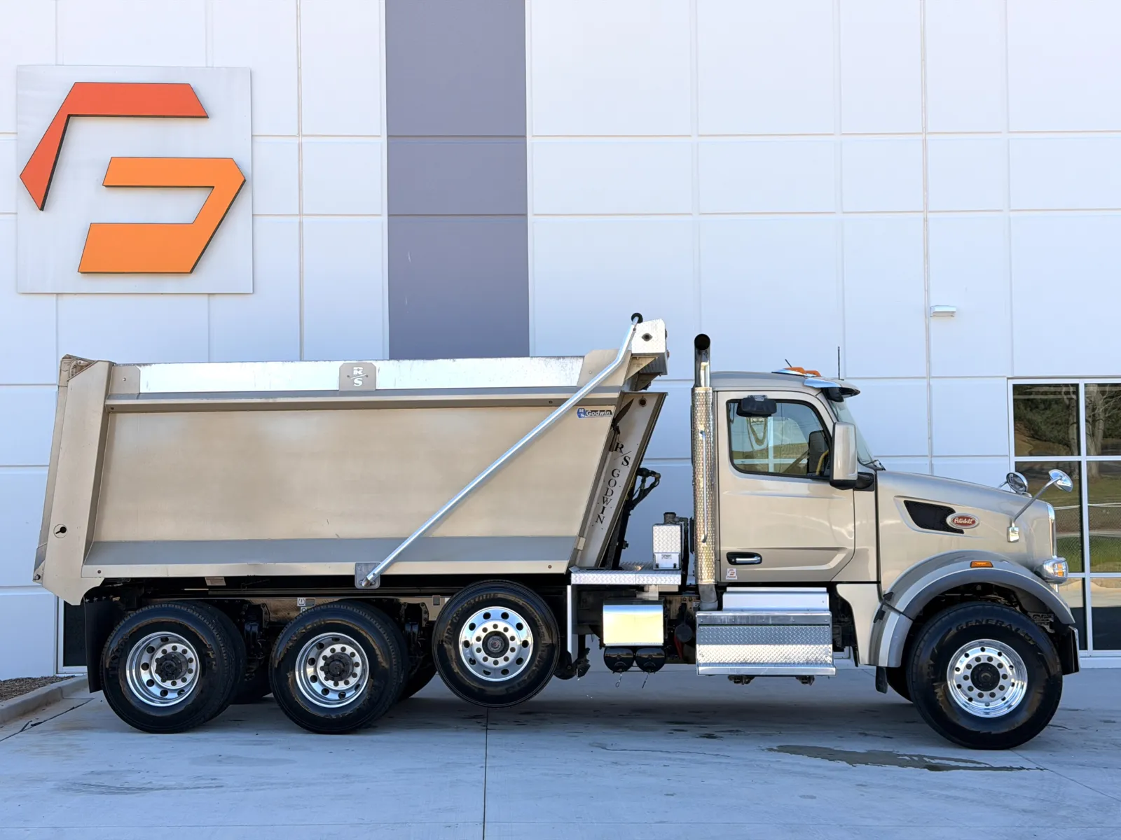 2024 Peterbilt 567 - image 4