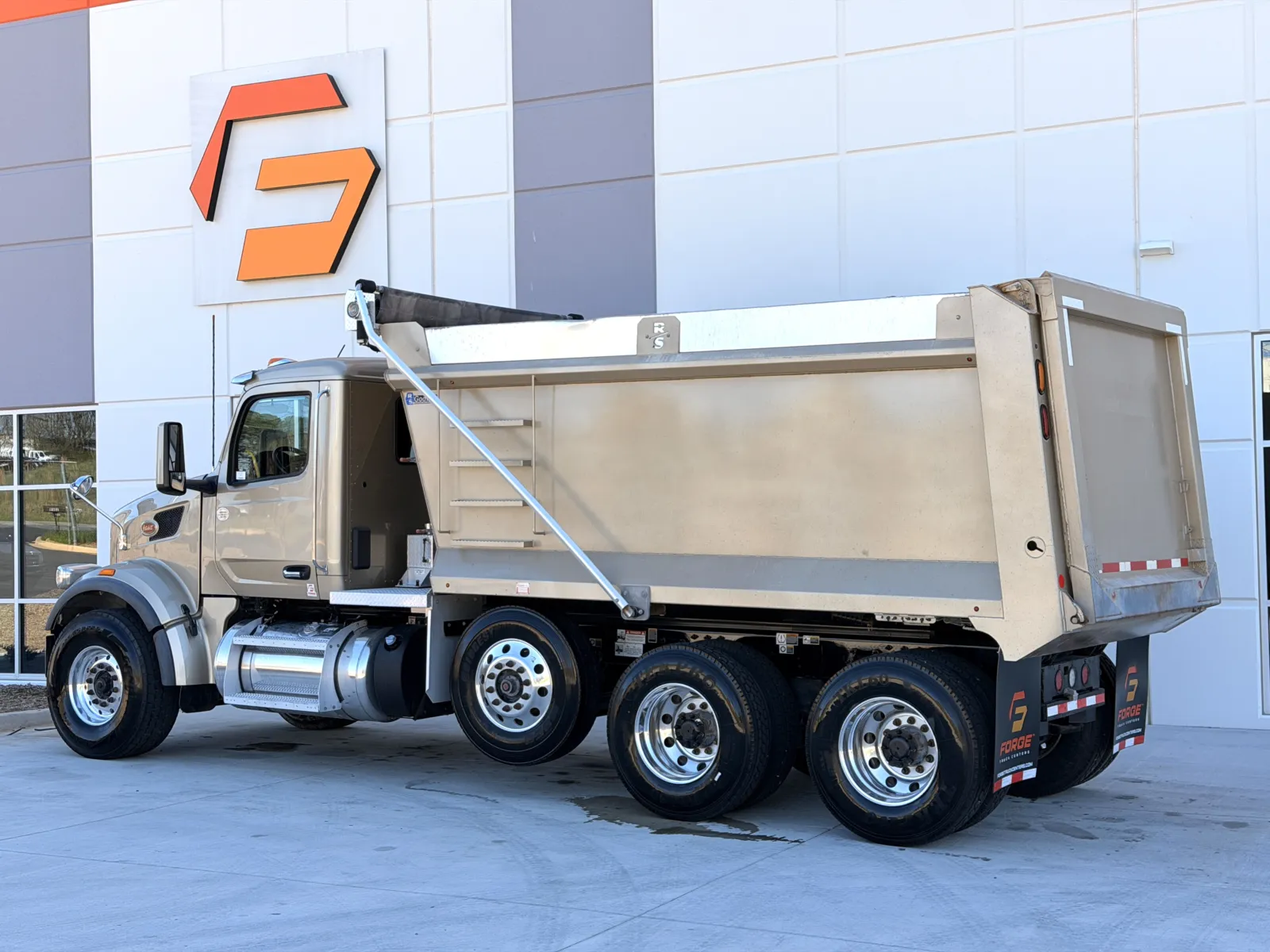 2024 Peterbilt 567 - image 7