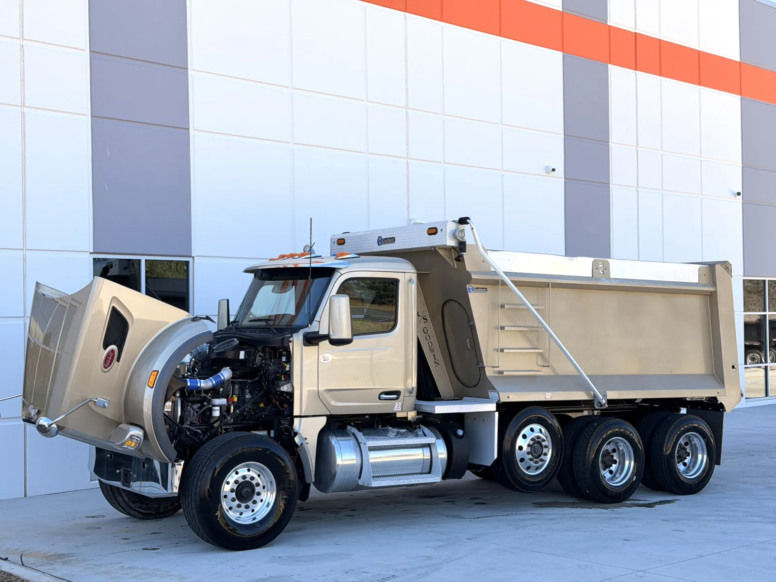 2024 Peterbilt 567 - image 11