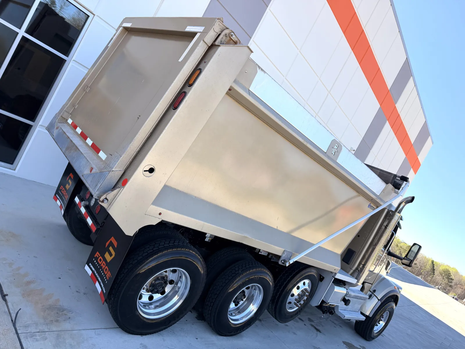 2024 Peterbilt 567 - image 12