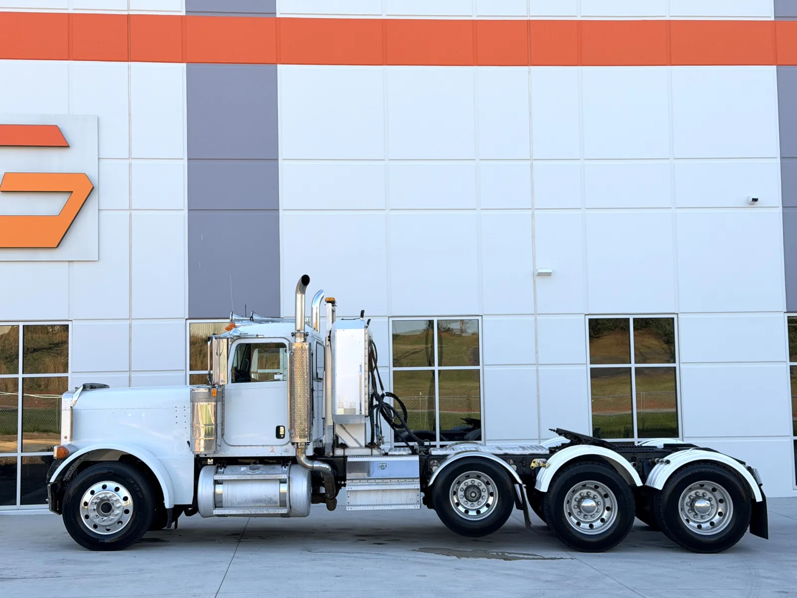 2007 Peterbilt - image 4