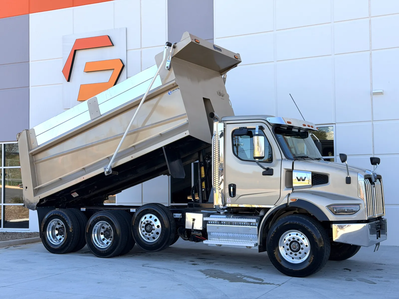 2024 Western Star 47X - image 1