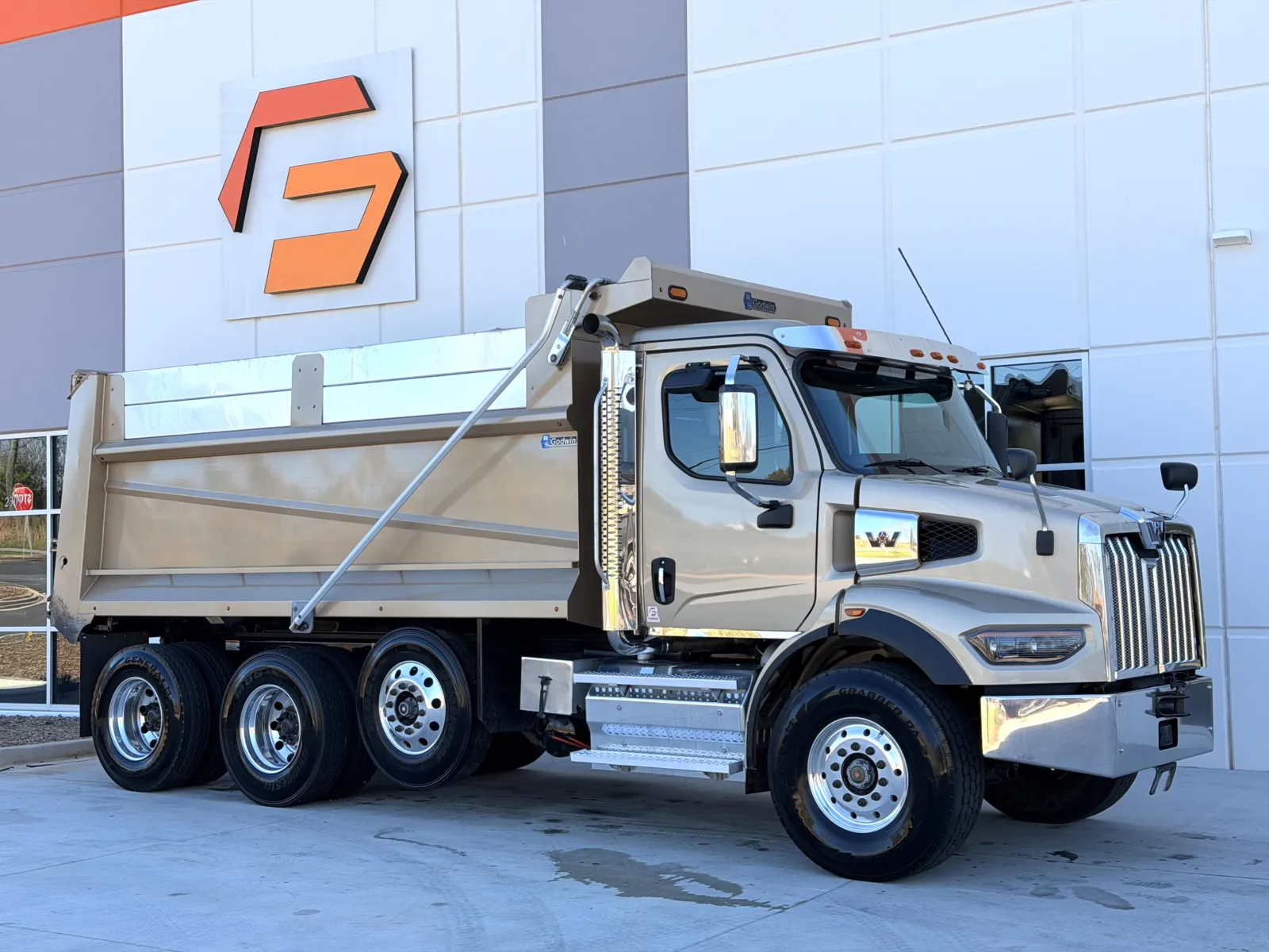 2024 Western Star 47X - image 2