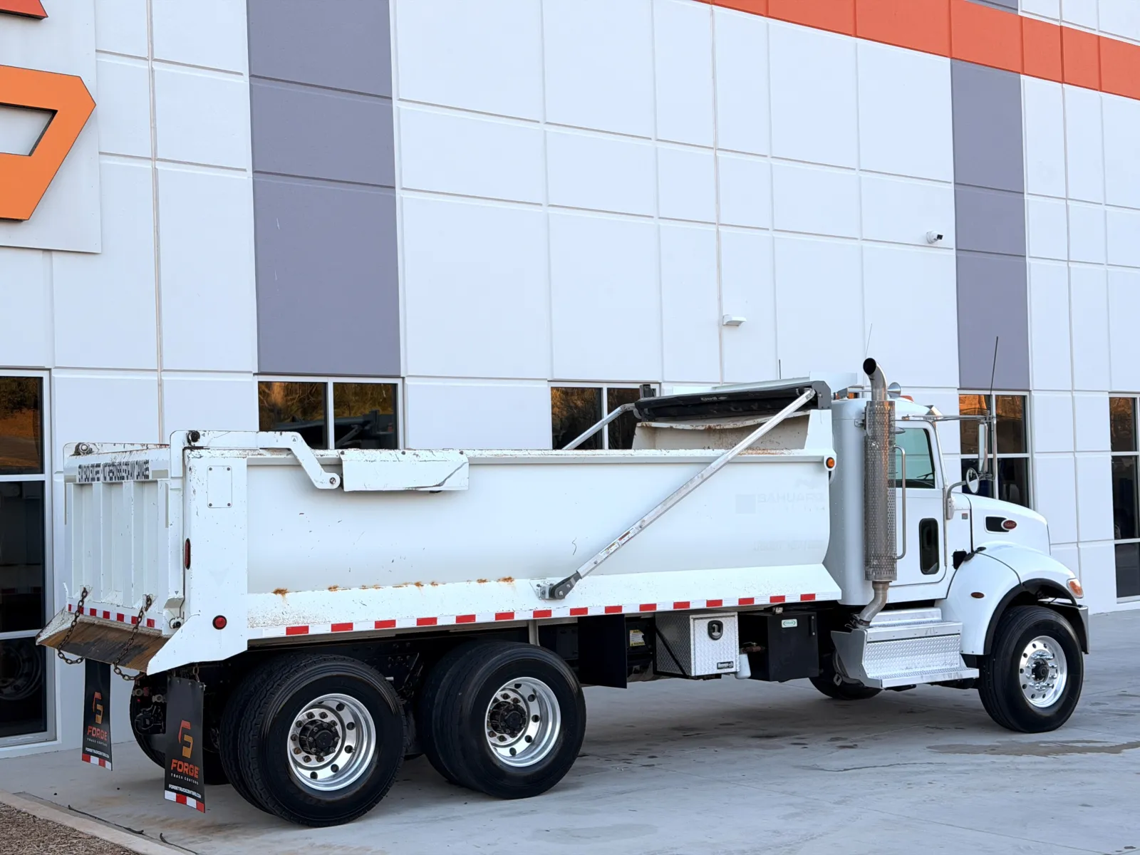 2018 Peterbilt 348 - image 6