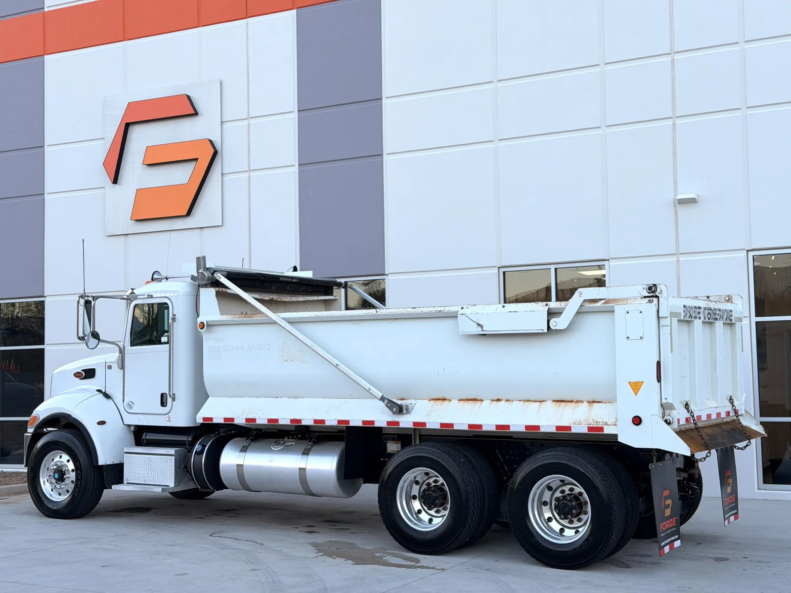 2018 Peterbilt 348 - image 7