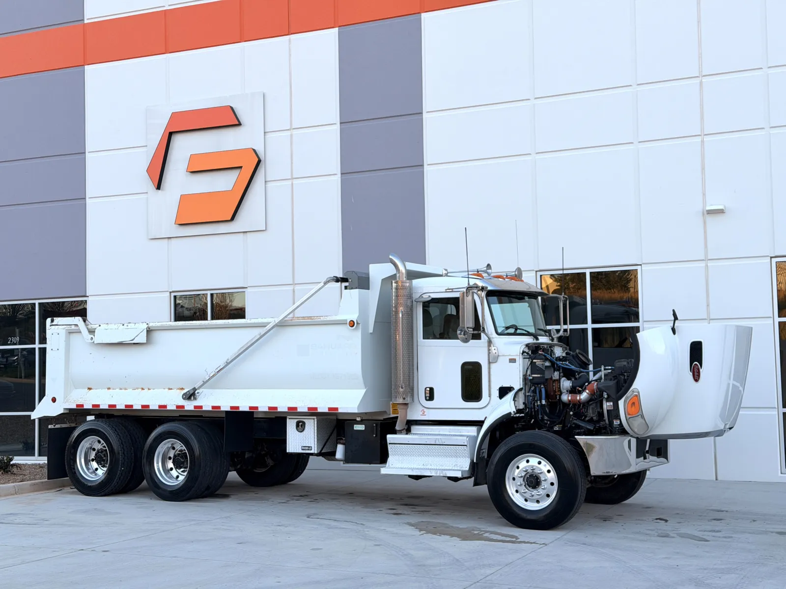 2018 Peterbilt 348 - image 10