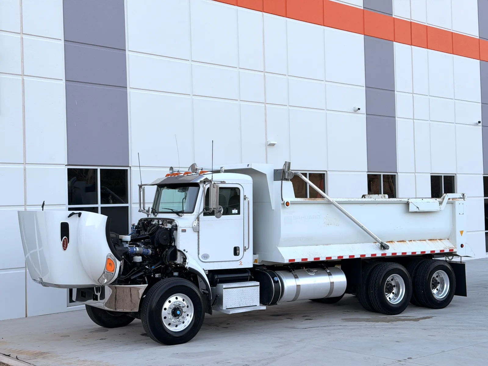2018 Peterbilt 348 - image 11