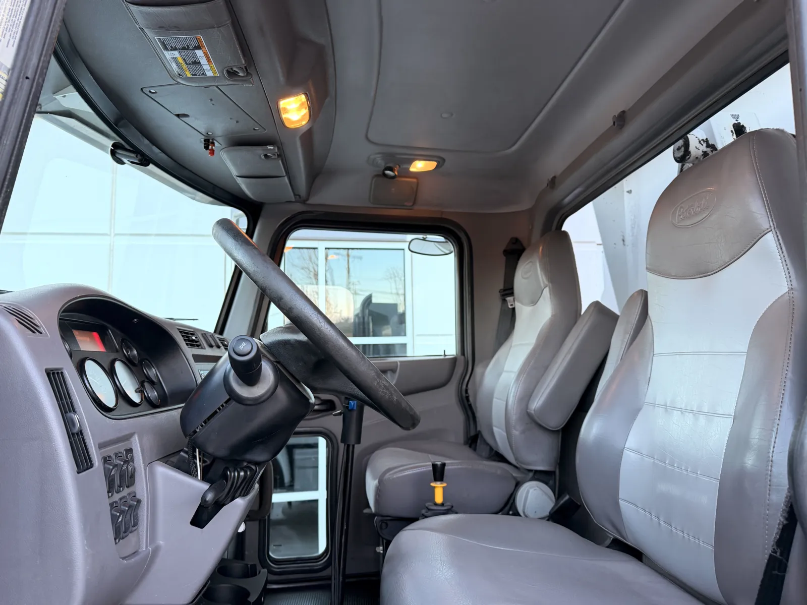 2018 Peterbilt 348 - image 15