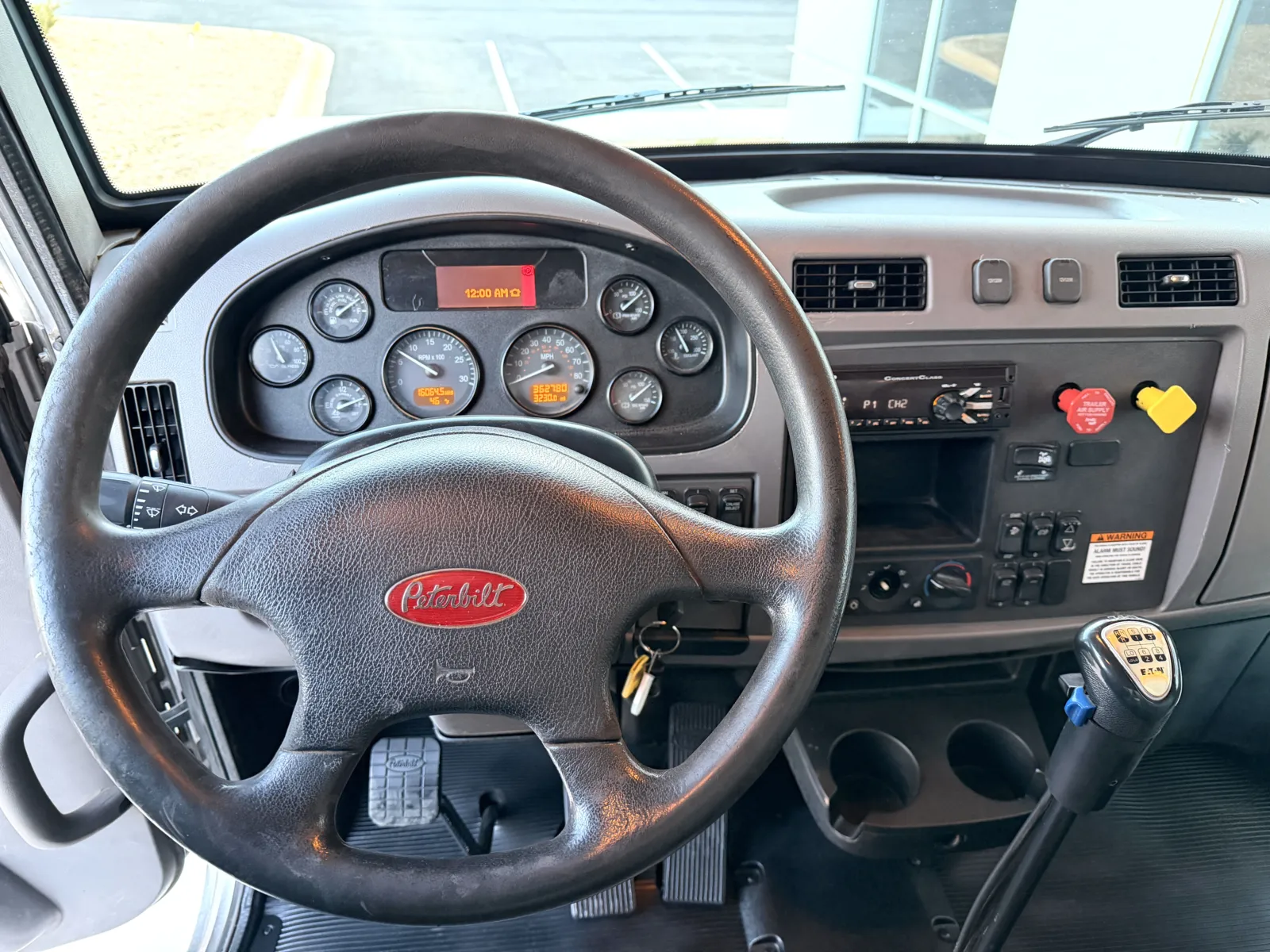 2018 Peterbilt 348 - image 17