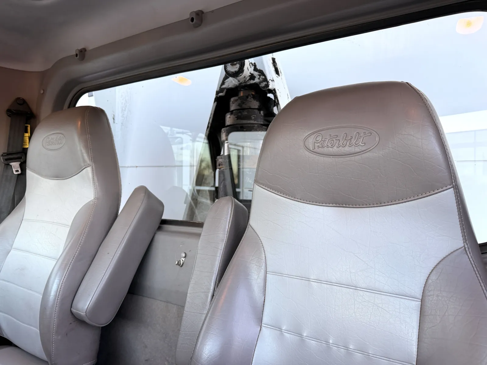 2018 Peterbilt 348 - image 21