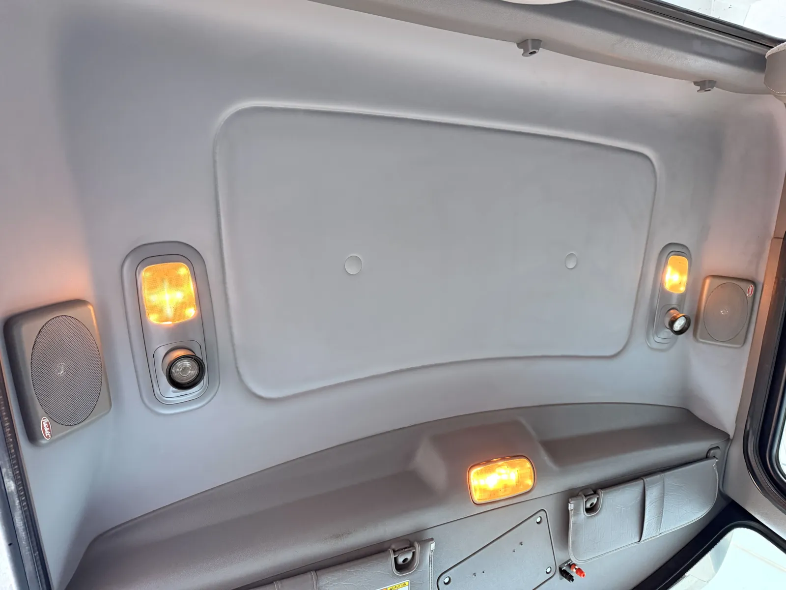 2018 Peterbilt 348 - image 22