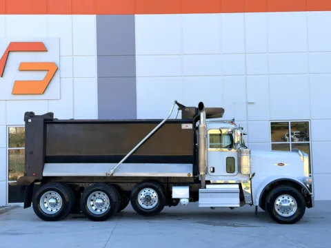 More photos of 2021 PETERBILT 389 at Forge Truck Centers - South Carolina, SC