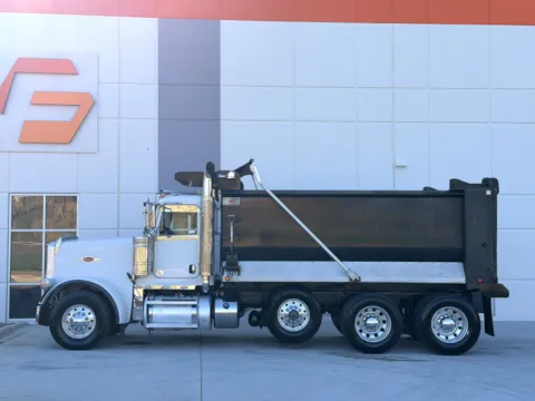 More photos of 2021 PETERBILT 389 at Forge Truck Centers - South Carolina, SC