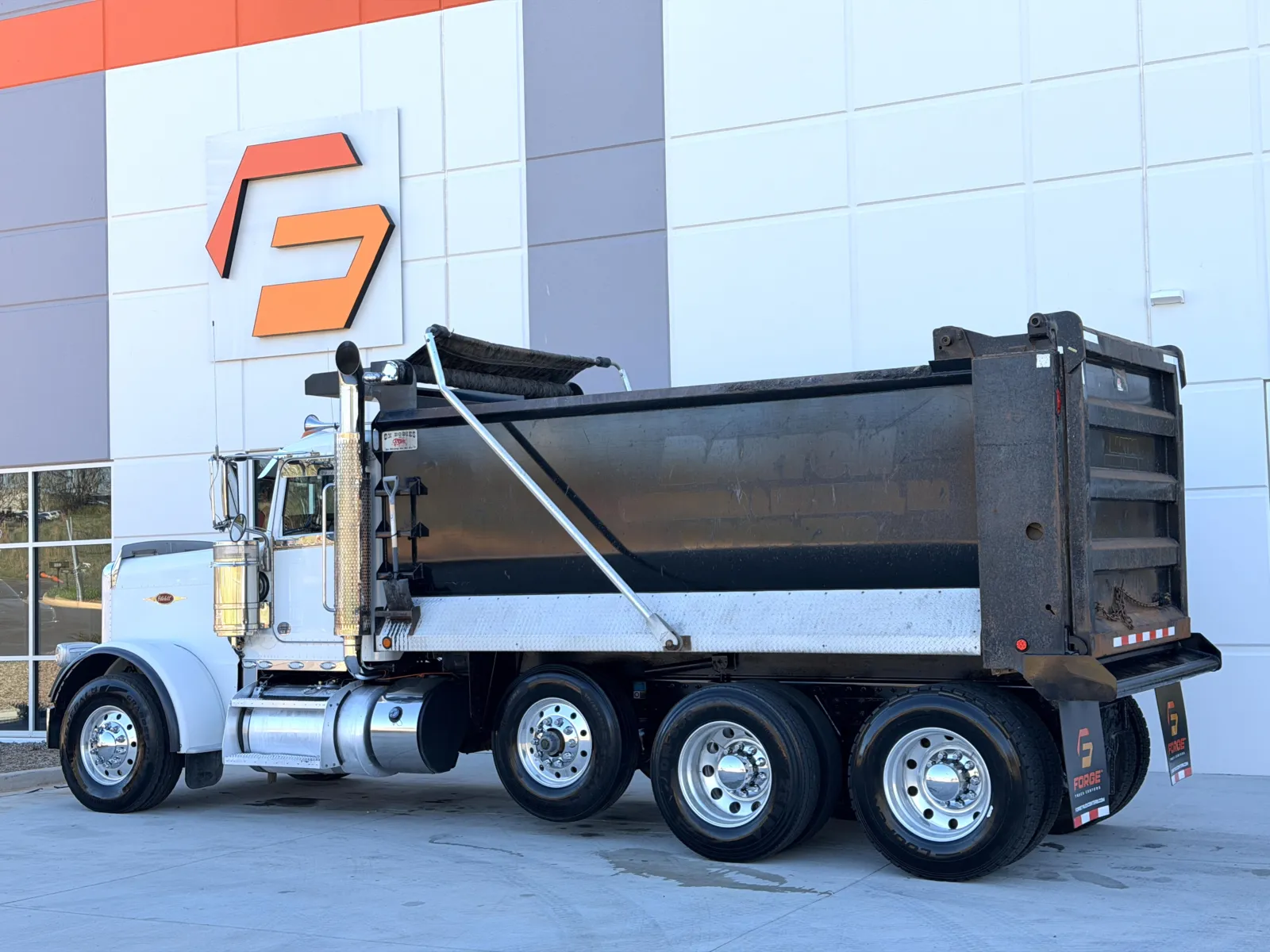 2021 Peterbilt 389 - image 7