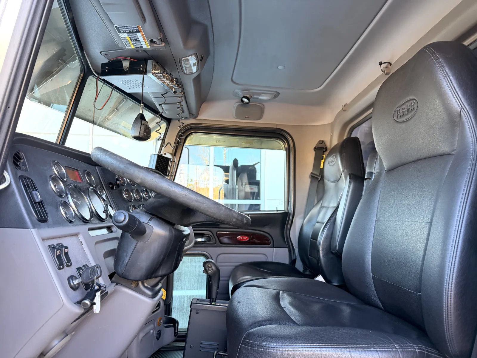 2021 Peterbilt 389 - image 15