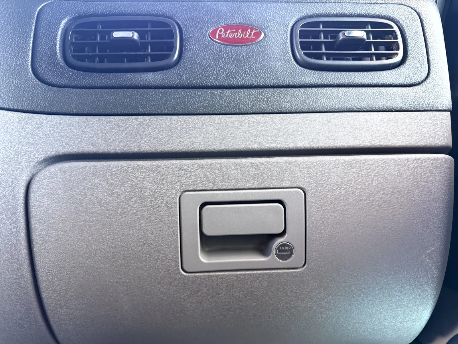 2021 Peterbilt 389 - image 20