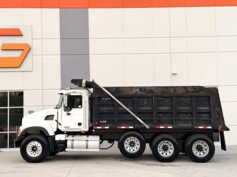 More photos of 2006 MACK CV713 at Forge Truck Centers - South Carolina, SC