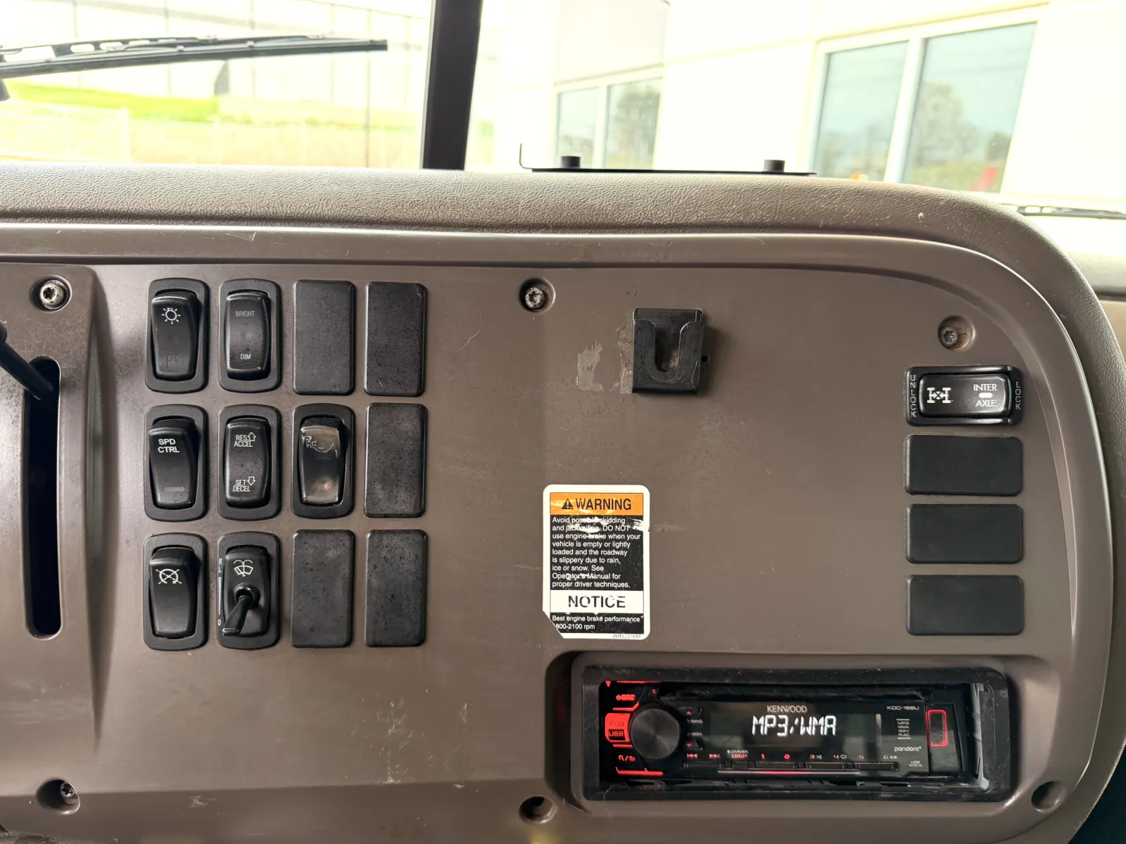 2006 Mack - image 18